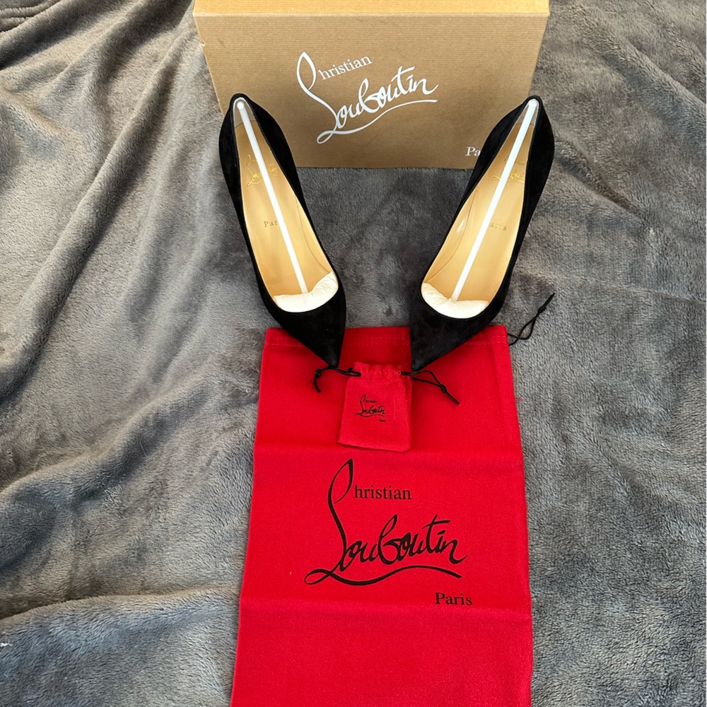 Brand new Louboutin Pigalle Folles high heels in velour fabric. Never worn.